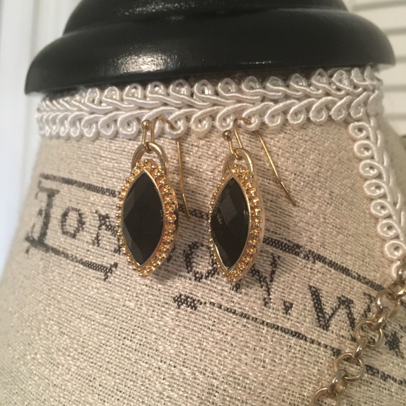 Black and gold necklace, matching earrings set - Picture 4 of 6